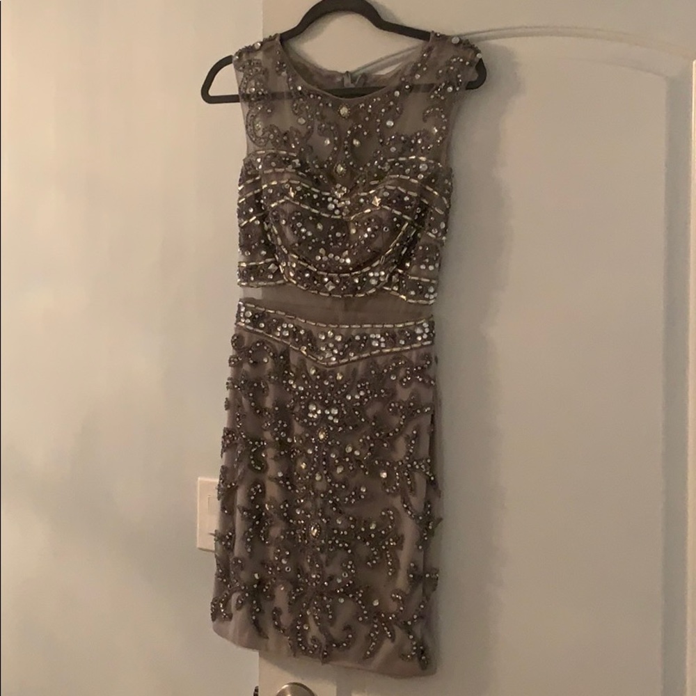 JOVANI SILVER DRESS SIZE 2 BEADED RHINESTONES !!! - Picture 5 of 5